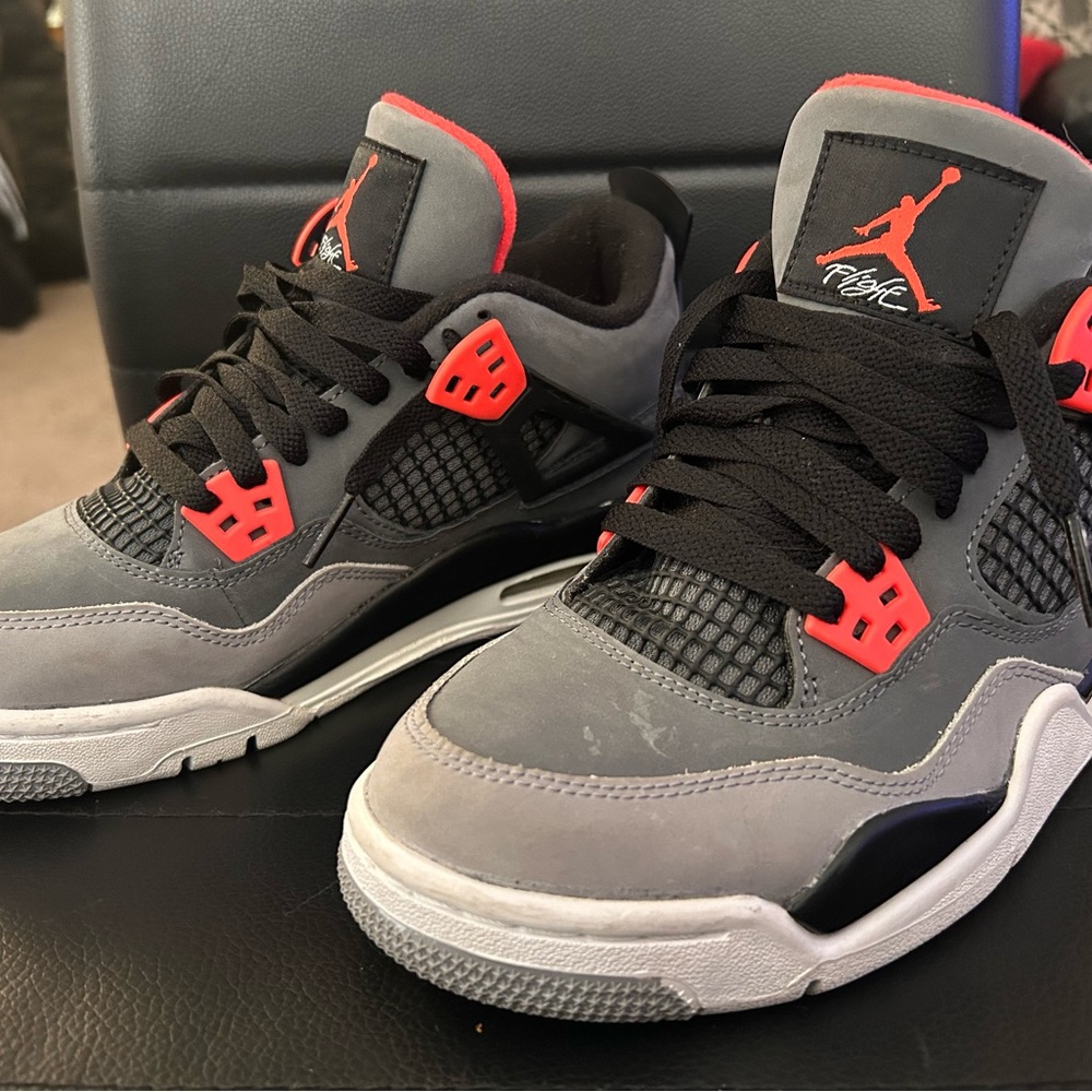 Air Jordan 4 Retro “Infrared” Grade School Size 5.5 Y